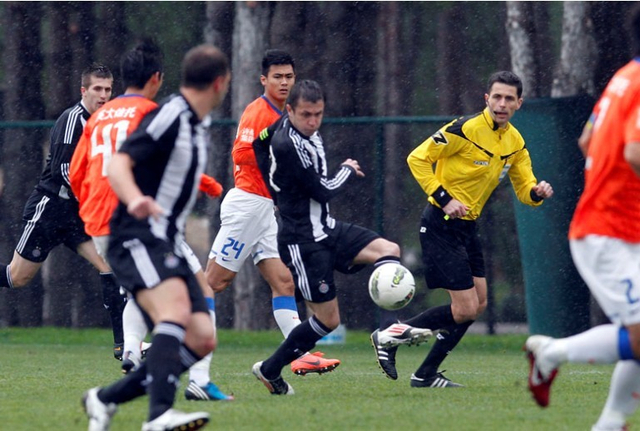 游击队队员传球