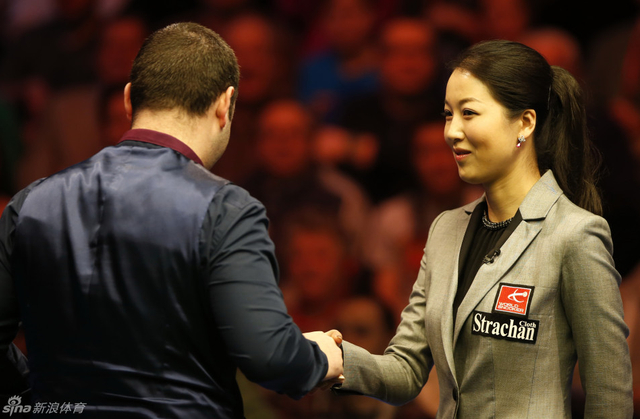 赛前和马奎尔握手