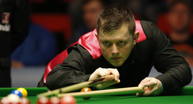 马克艾伦击球全神贯注