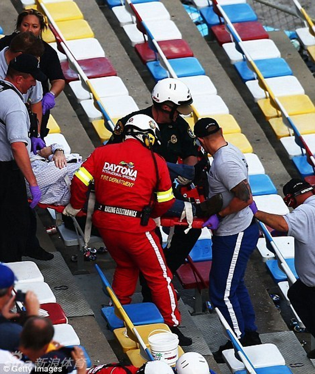 救援人员实施救助