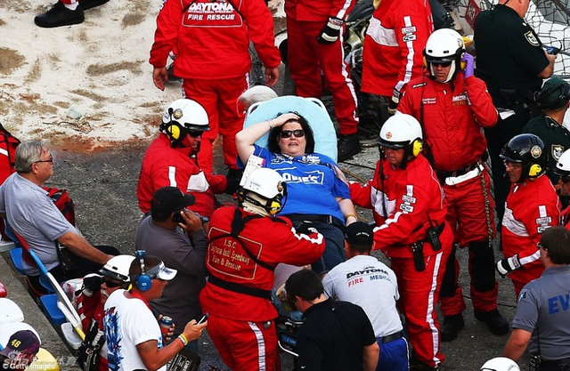 救援人员实施救助