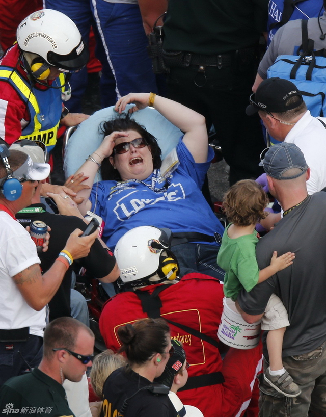 救援人员实施救助