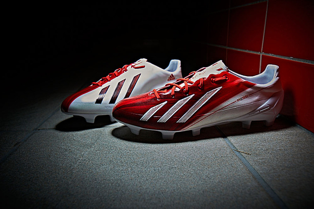 侧面的梅西名字清晰可见