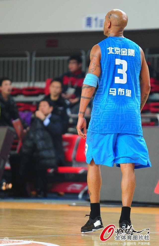 高大背影