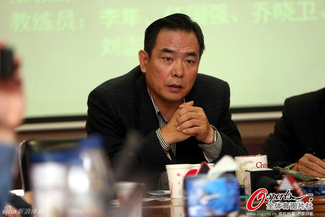 蔡振华出席会议