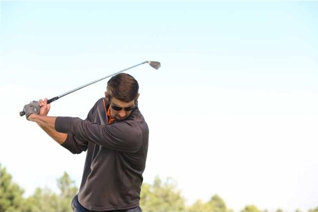 打高尔夫的飞鱼给人不少真实感