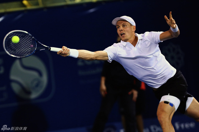 伯蒂奇正手救球