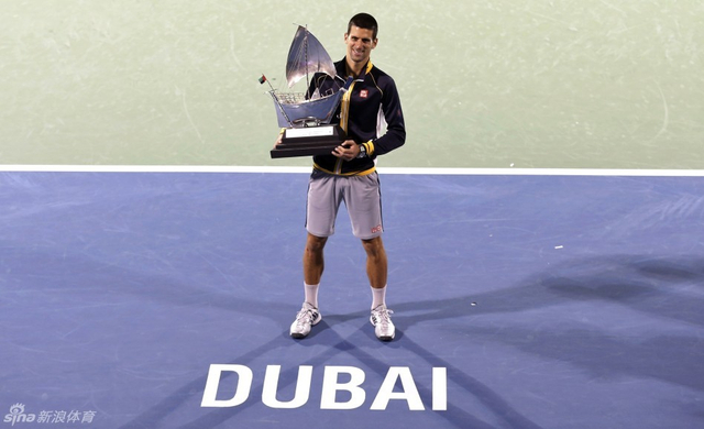 小德捧起迪拜赛奖杯
