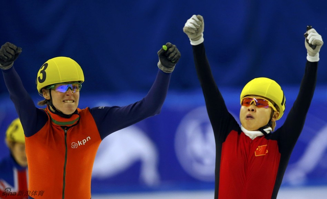 冠亚军笑逐颜开