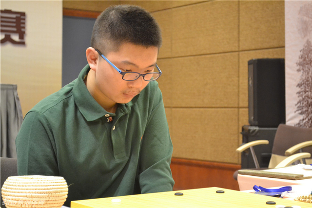 小将杨鼎新出战