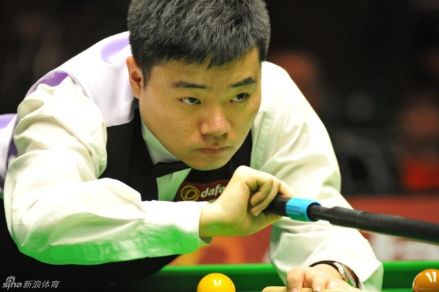 丁俊晖架杆解决难题