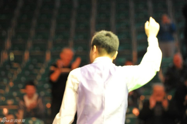 丁俊晖振臂一挥庆祝
