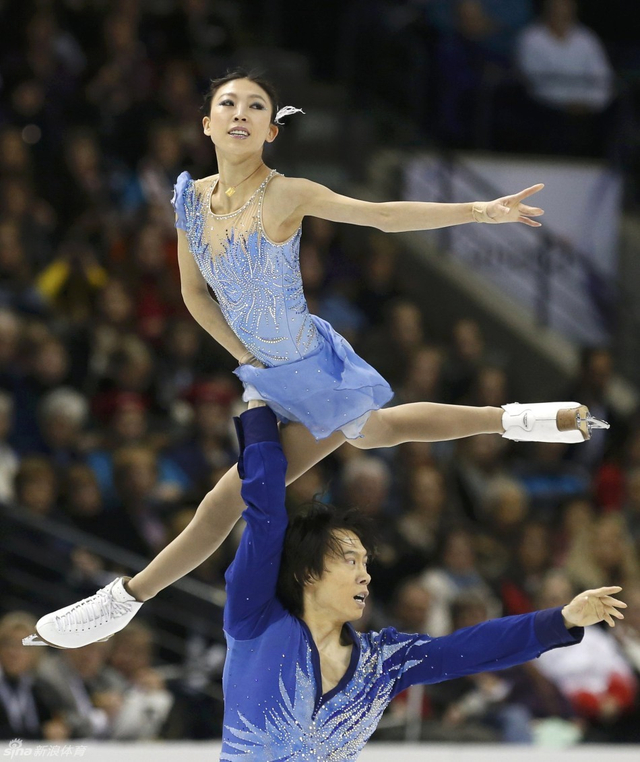 庞清佟健优美姿态