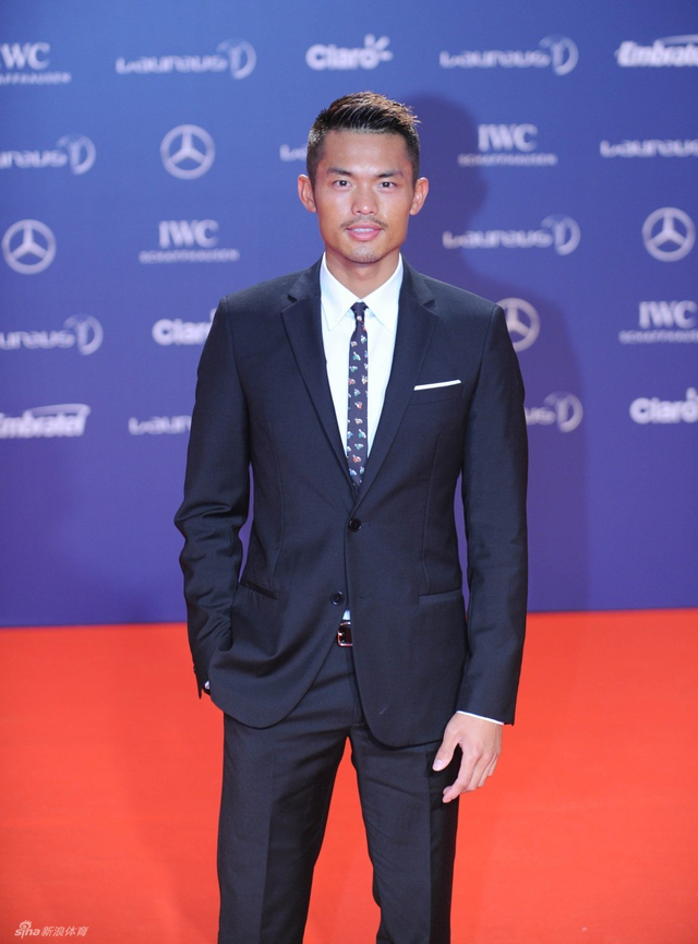 林丹帅气亮相