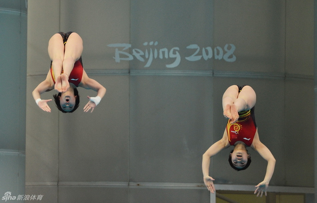 陈若琳与刘蕙瑕在比赛中