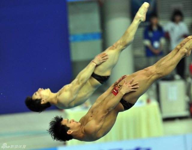 何冲秦凯默契十足