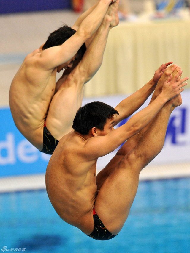 何冲秦凯配对三米板