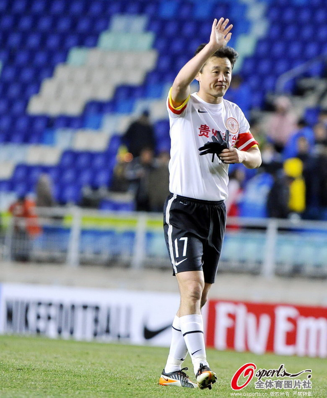 孙继海挥手致意