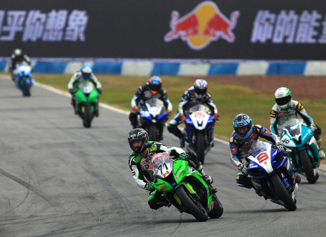 ZIC超级摩托车赛精彩过弯