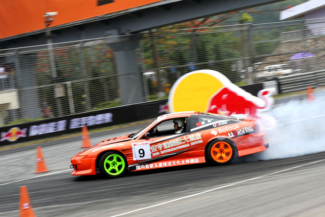 深圳车手薛焜在红牛飘移追逐战中夺冠