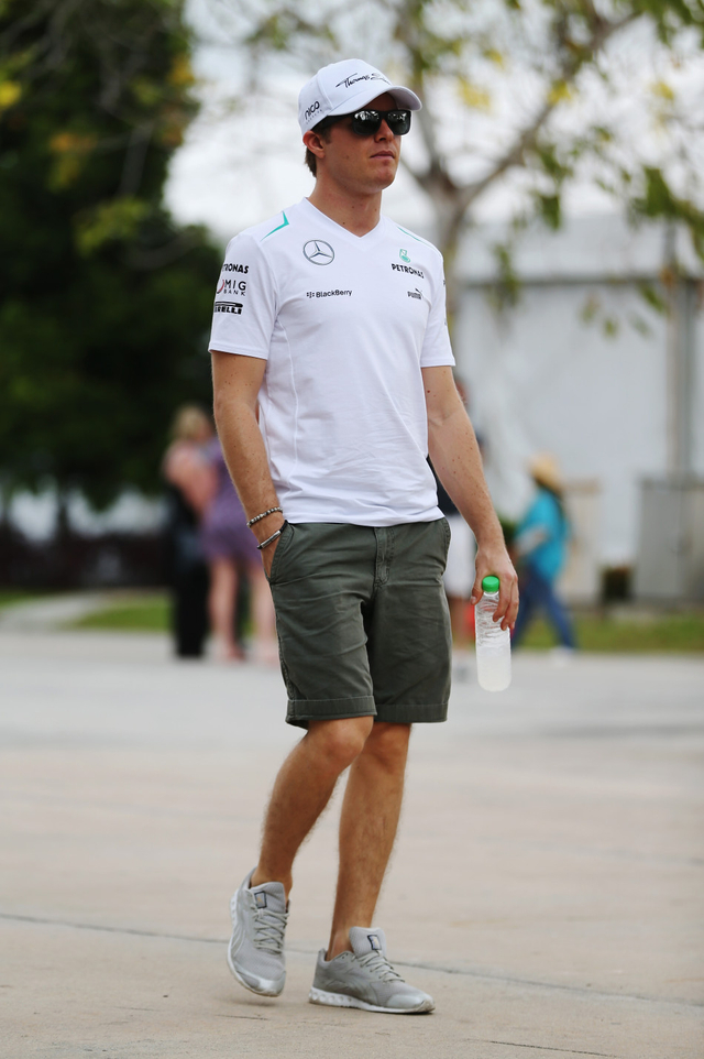 罗斯博格来到赛道