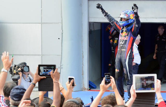 维泰尔庆祝夺冠