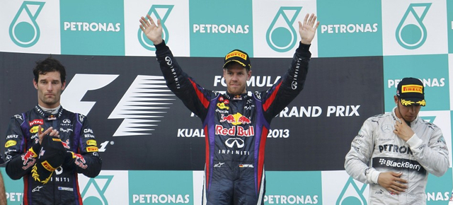 维泰尔站在冠军领奖台