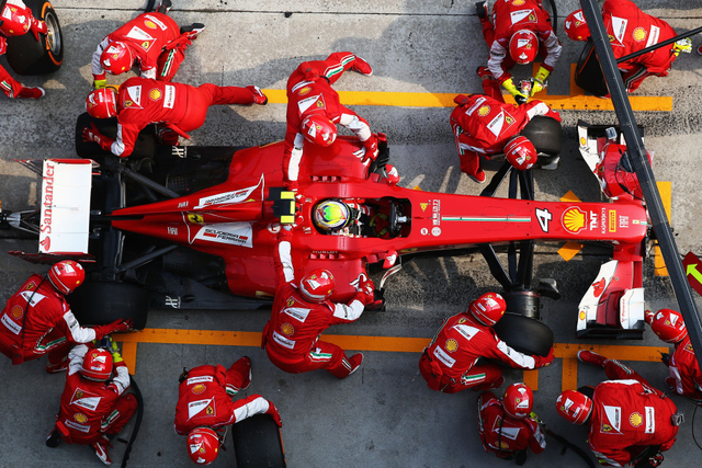 法拉利车队马萨进站