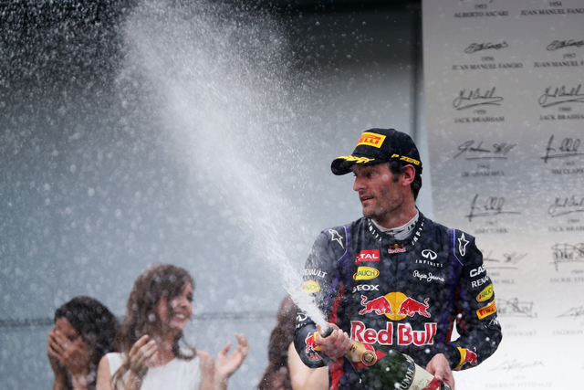 韦伯独自喷香槟