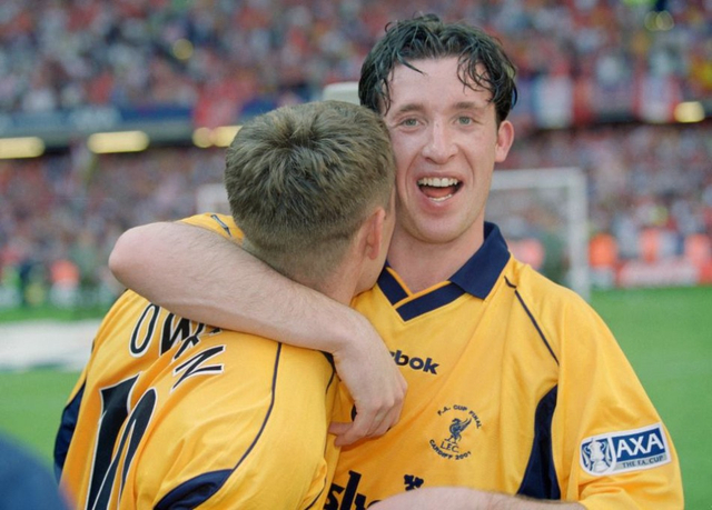 与利物浦传奇福勒庆祝进球