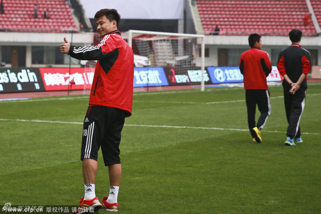 中伊战国足赛前轻松热身