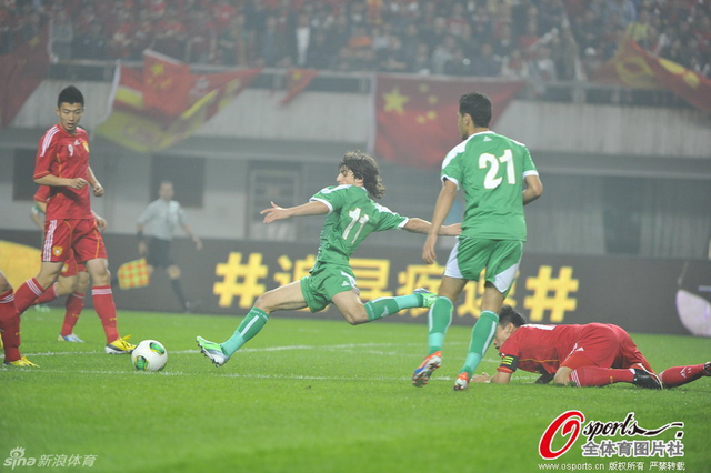 伊拉克小将起脚