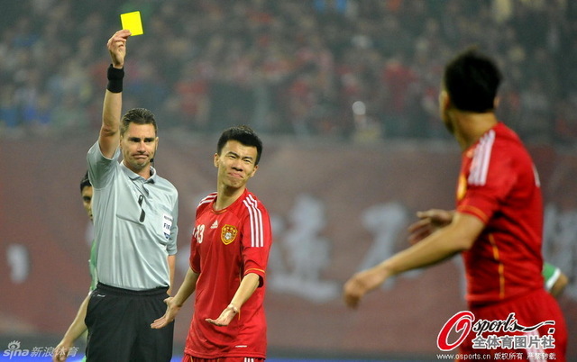 孙可回抢吃黄牌