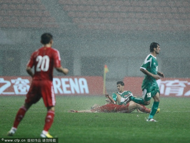 瓢泼大雨中作战