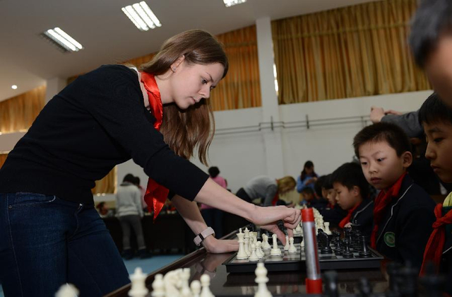 俄罗斯美女小科辛采娃出战车轮战