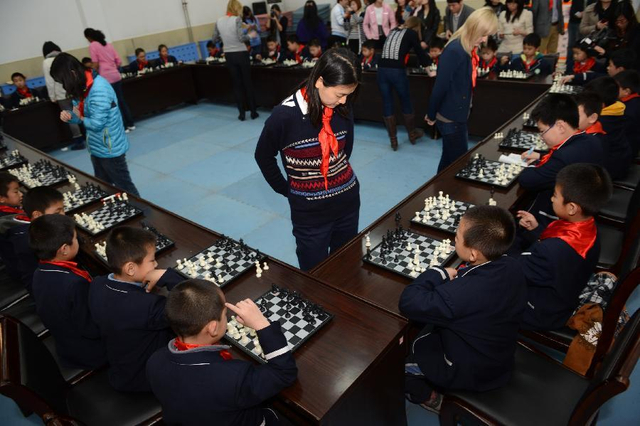 美女棋手多面打