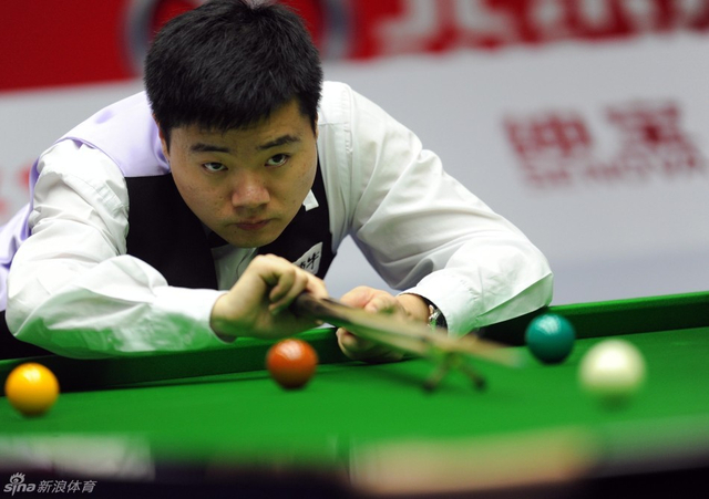 丁俊晖架杆进攻