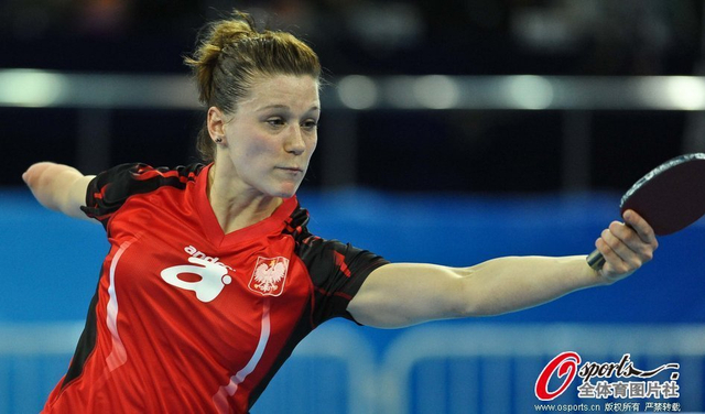 波兰独臂女球手动作矫健