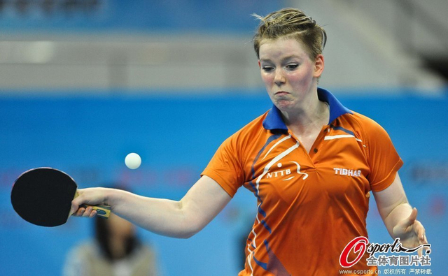 荷兰女乒队员在比赛中