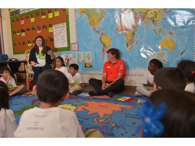 杜夫纳在活动现场