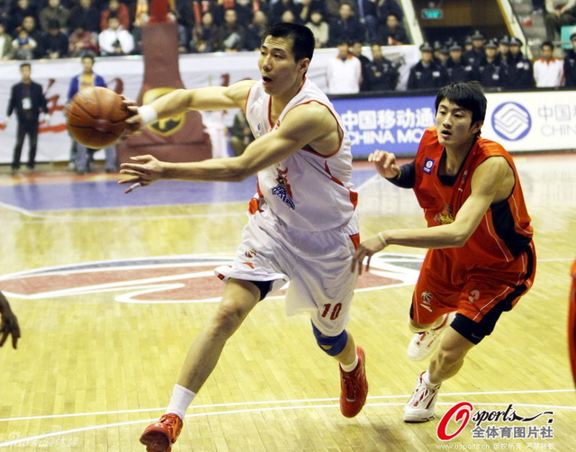 山西中宇队段江鹏防守陕西东盛队陈照升