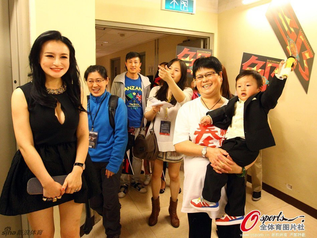 家属助威团早早到场