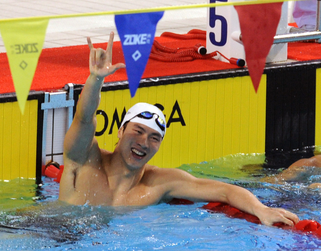 何健彬庆祝胜利