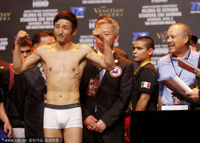 邹市明轻松上称