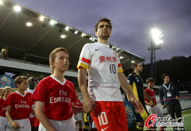 米西莫维奇领衔人和队出场