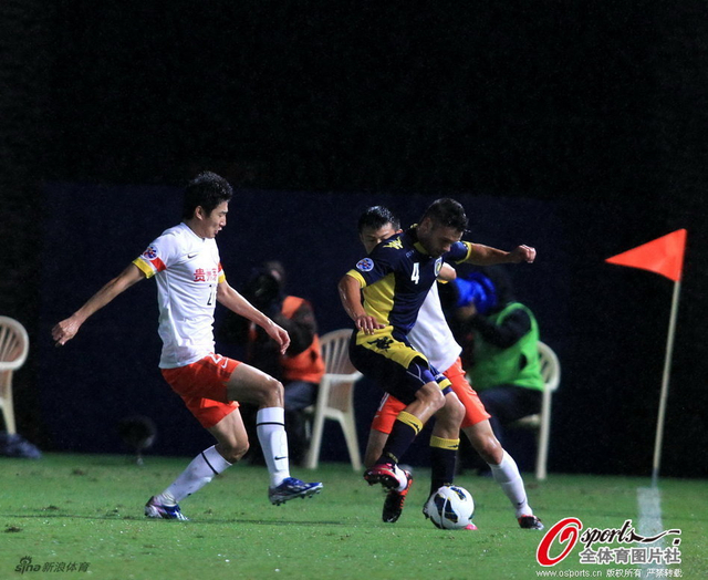 人和队包夹对方