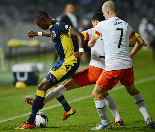 人和将对方逼入底线