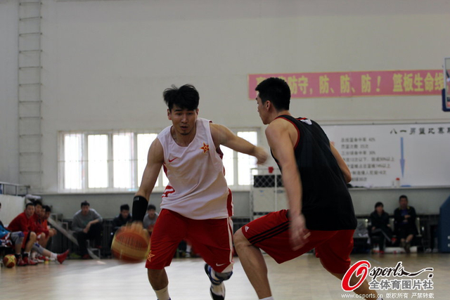 八一队王磊强行突破