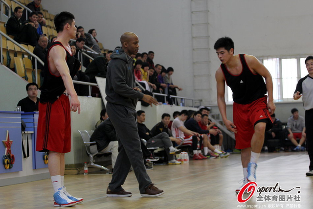 马布里指导北京球员