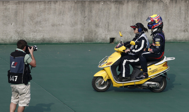 韦伯第二次坐小摩托